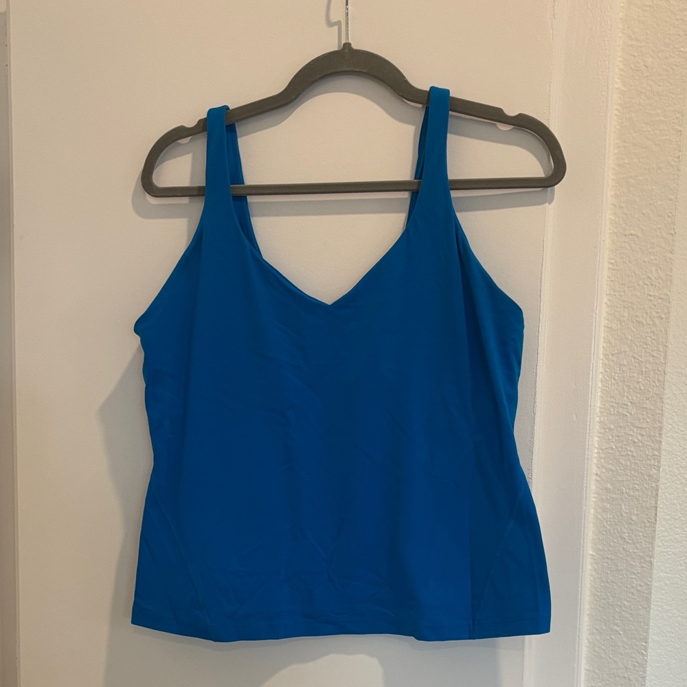 Women's Lululemon athletic tank top with built-in bra.